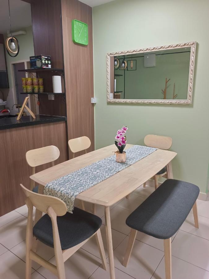 Nena Homestay Setia Alam, Air Conditioned, High Speed Internet 샤알람 외부 사진