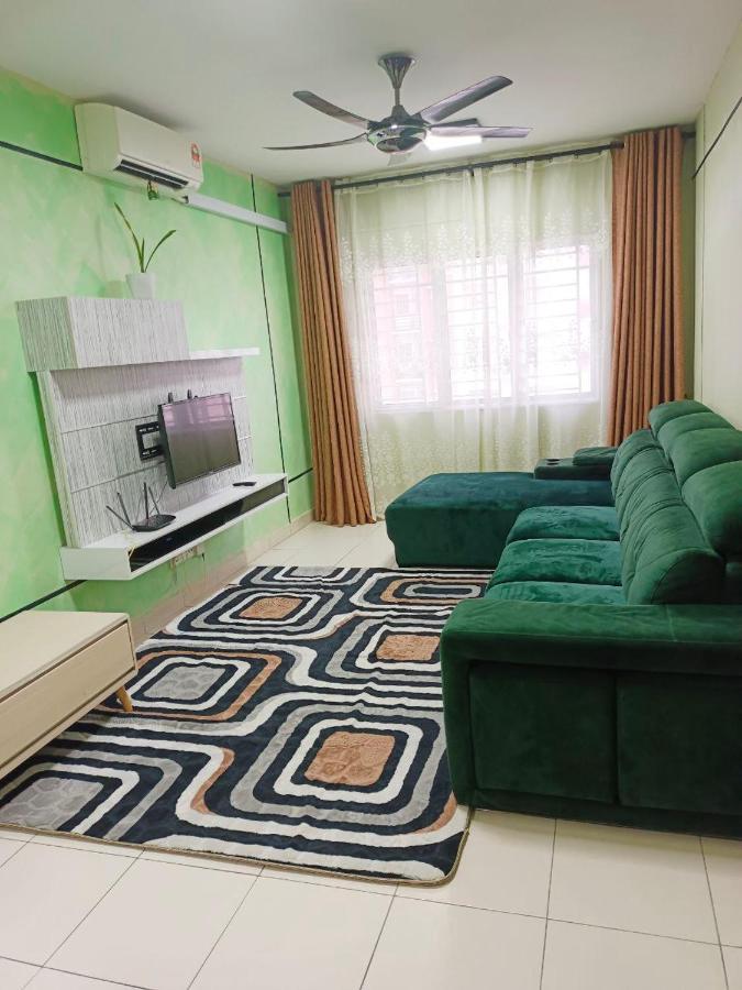 Nena Homestay Setia Alam, Air Conditioned, High Speed Internet 샤알람 외부 사진