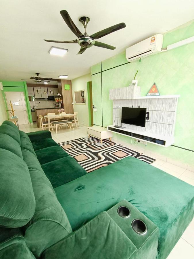 Nena Homestay Setia Alam, Air Conditioned, High Speed Internet 샤알람 외부 사진
