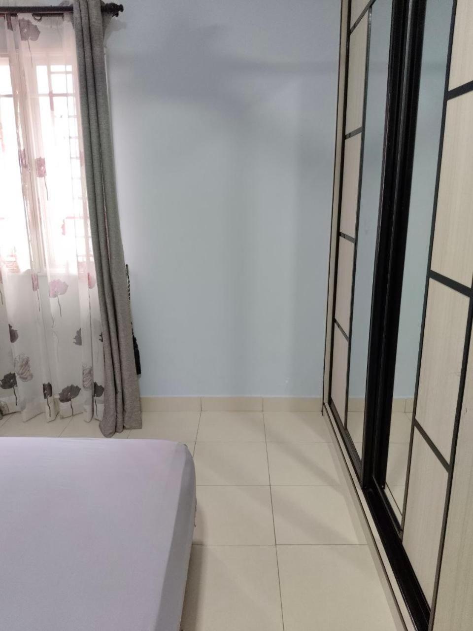 Nena Homestay Setia Alam, Air Conditioned, High Speed Internet 샤알람 외부 사진