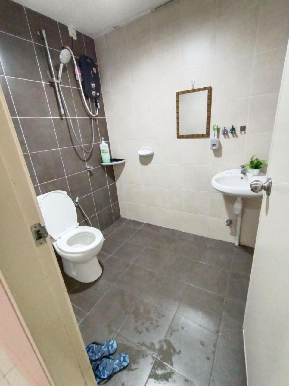 Nena Homestay Setia Alam, Air Conditioned, High Speed Internet 샤알람 외부 사진