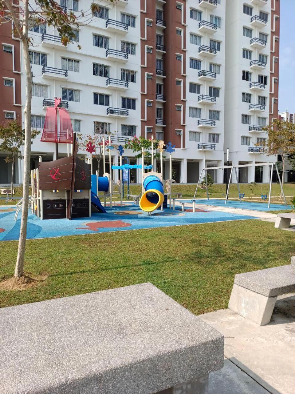 Nena Homestay Setia Alam, Air Conditioned, High Speed Internet 샤알람 외부 사진