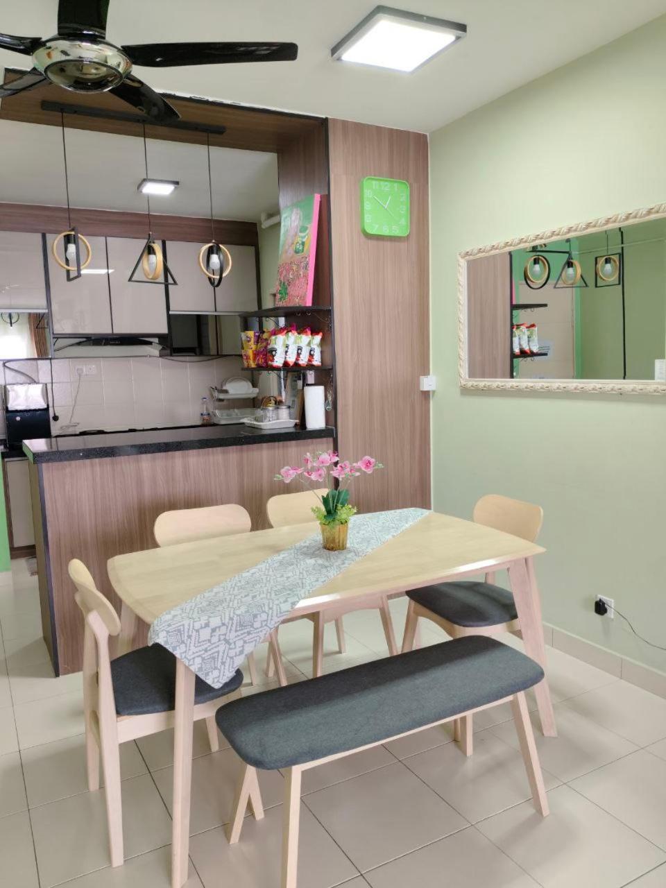 Nena Homestay Setia Alam, Air Conditioned, High Speed Internet 샤알람 외부 사진